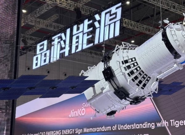世界杯体彩官网 晶科动力推出星云一号天际级叠层电板