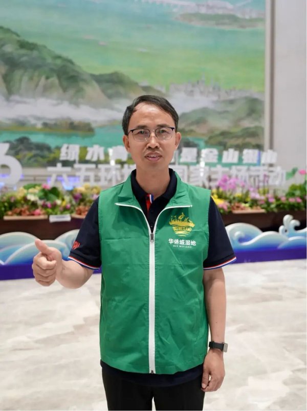 2026世界杯中国体彩官网入口 一家三口志愿做事超一万小时，深圳志愿者何显红入选2026年“十佳生态环境志愿者”