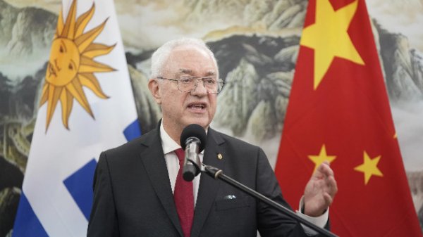 世界杯(中国) 足球迷福利! 乌拉圭秘书对中国公民免签, 拉好意思“免签链”再添新环